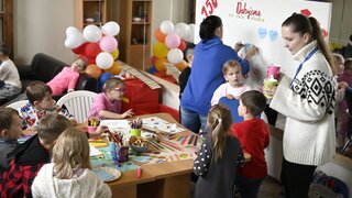 Reforma sociálnych služieb mení financovanie, pridáva stovky miliónov a vyvoláva spory s opozíciou