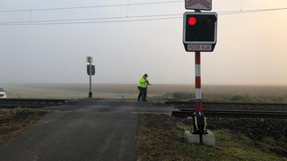 vlak semafor železnica koľajnice