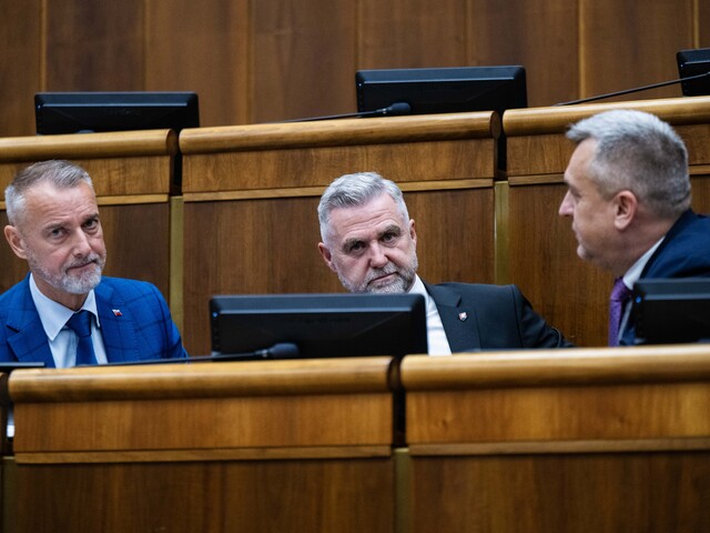 Koalícia schválila novelou Trestného zákona zmeny pri kajúcnikoch aj nové trestné činy. Pred hlasovaním sa strhla bitka