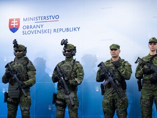 Robert Kaliňák uniformy
