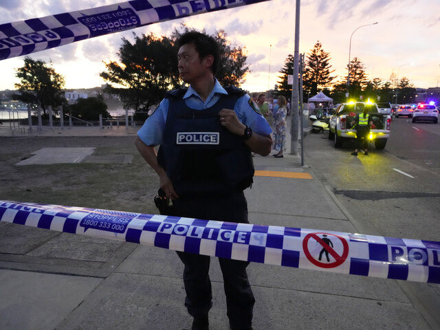 Streľba na slávnej pláži v Sydney: Židia tam oslavovali chanuku. Polícia hlási až 16 mŕtvych vrátane útočníka