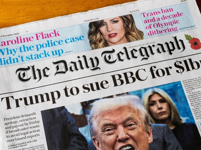 BBC sa bude brániť na súde proti Trumpovej žalobe. Prezident USA žiada 10 miliárd dolárov za údajné ohováranie