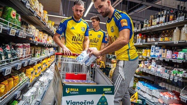 thumbnail_Futbalisti FC Košice na nákupe potravín v BILLA.jpg