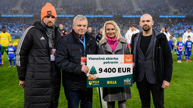 thumbnail_Na zápase ŠK Slovan Bratislava a MŠK Žilina BILLA odovzdala dar Potravinovej banke Slovenska.jpg