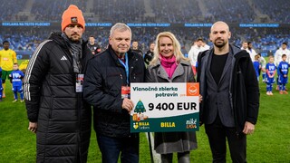 thumbnail_Na zápase ŠK Slovan Bratislava a MŠK Žilina BILLA odovzdala dar Potravinovej banke Slovenska.jpg