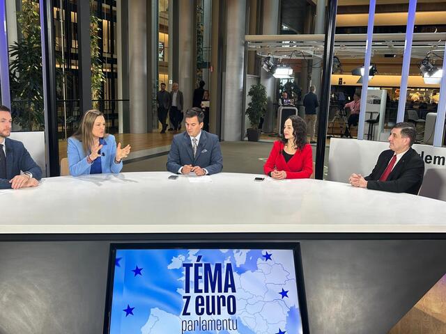 O pomoci Ukrajine a dovoze ruského plynu
