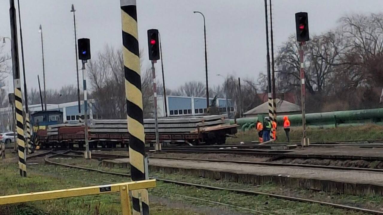 vlak, vykoľajenie