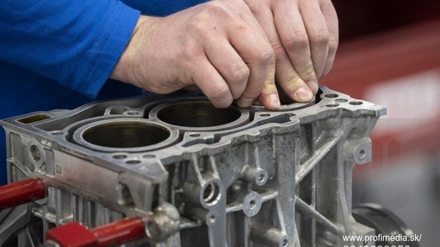 spaľovací motor auto