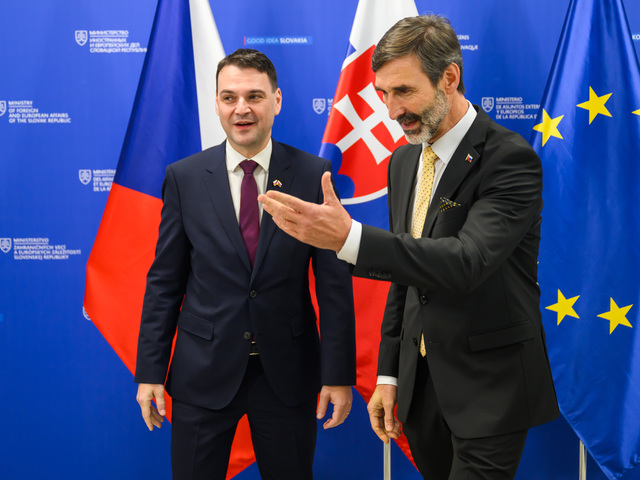 Česko po zmene vlády obracia. Nový šéf diplomacie chce obnoviť spoluprácu so Slovenskom