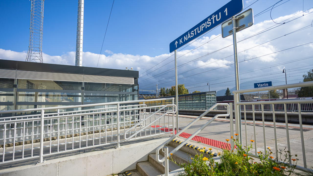 železnična stanica vo Varíne