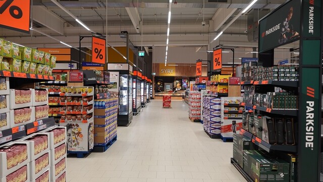 thumbnail_Zákazníkov tu čaká pod jednou strechou bohatá ponuka tovaru.jpg