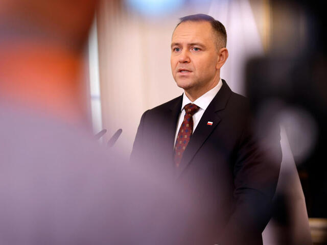 VIDEO: Poľský prezident vyhodil z paláca okrúhly stôl. Prekážalo mu, čo kus nábytku symbolizoval