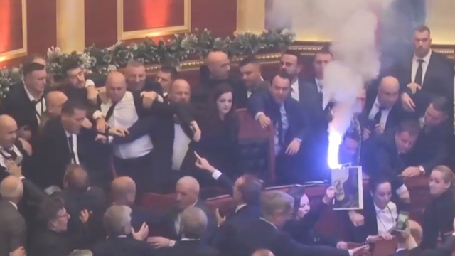 Albánsko, bitka, parlament