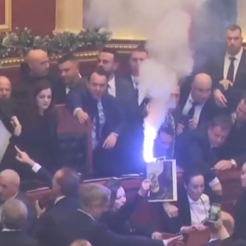 Albánsko, bitka, parlament