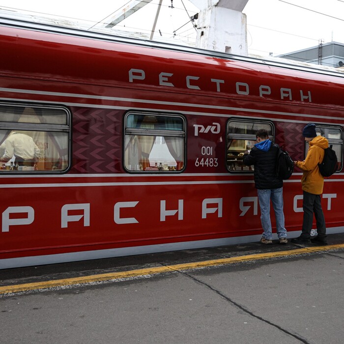 Rusko, železnice, vlak