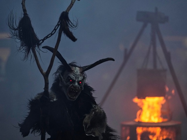 Krampus nie je jediná temná postava európskych Vianoc. Tió de Nadal kadí sladkosti, Jólakötturinn zas požiera zlé deti