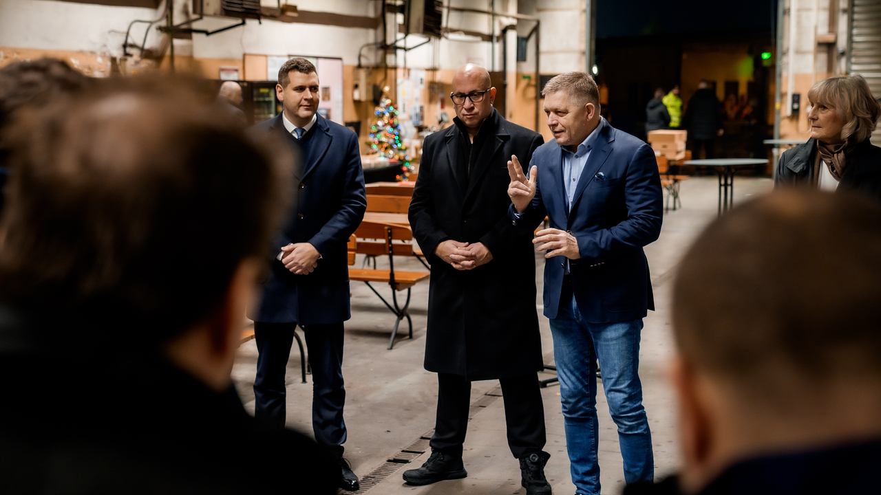 Fico s Rážom navštívili Dopravný podnik Bratislava. Poďakovali sa zamestnancom za službu počas sviatkov