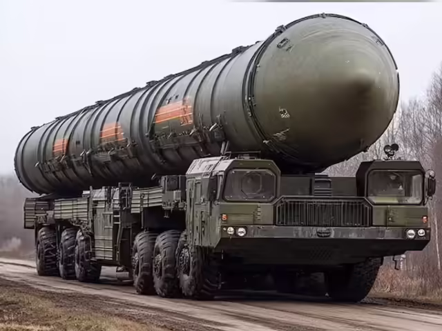 USA a Británia odsúdili použitie balistickej rakety Orešnik ako „nebezpečnú eskaláciu“. Rusko to popiera