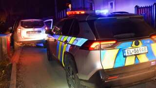 Útek netrval dlho. Opitý vodič s ukradnutým autom vrazil priamo do policajnej hliadky