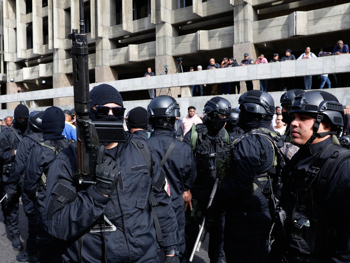 Venezuela provládni ozbrojení civilisti v Caracase.
