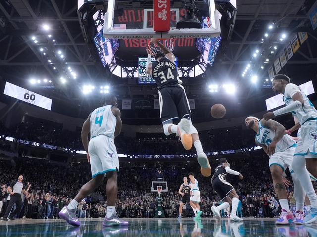 Antetokounmpo prepísal dejiny NBA. Milwaukee spasil v posledných sekundách a prekonal legendárneho Abdula-Jabbara