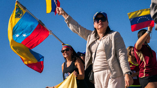 „Krysu zatkli, Venezuela je slobodná.“ Emigranti oslavujú Madurovo zajatie, domáci ale čakajú v neistote