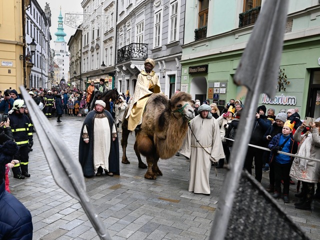 Traja králi neboli králi a možno ani neboli traja. Slovensko si pripomína sviatok starší než Vianoce