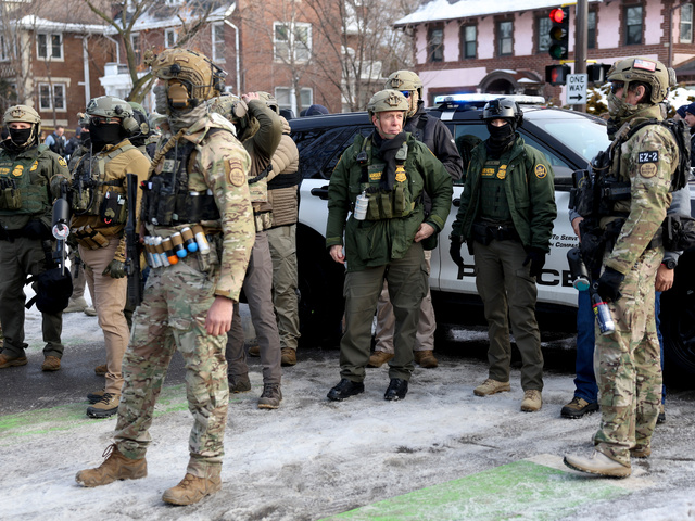 Záťah proti migrantom v Minnesote skončil smrťou ženy. Agent sa vraj bránil, mesto však jeho verziu spochybňuje