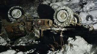 Tragická nehoda na Orave. Nákladiak nezvládol prudké stúpanie na zasneženej ceste, zahynuli dvaja muži