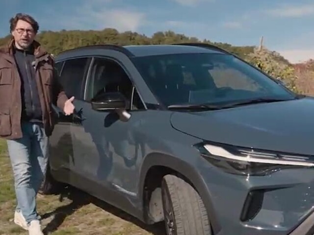 Test: Toyota vylepšila Corollu Cross. Nový vzhľad ide ruka v ruke s efektívnym hybridom