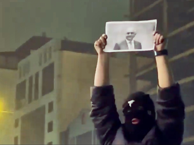 Z ekonomickej krízy vzbura proti režimu. Irán balansuje na hrane, prečo sa tam masovo protestuje?