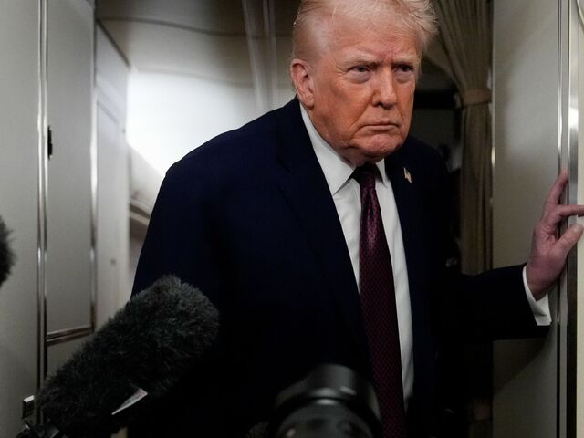Irán žiada o obnovenie rokovaní s USA, v krajine však pribúdajú obete. Trump hovorí o prekročení červenej čiary