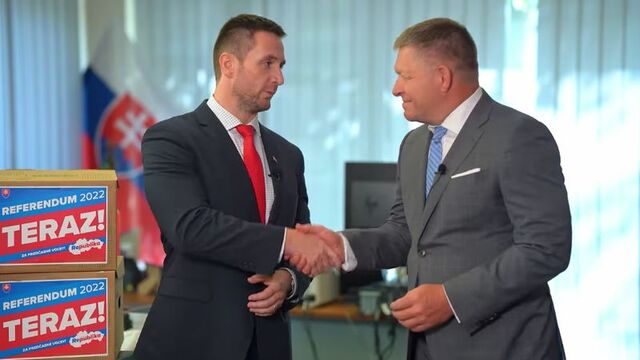Milan Uhrík, Robert Fico