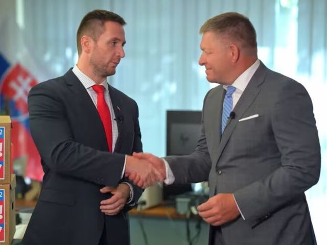 Spolupráca Smeru s Republikou je reálny scenár. Politológ Řádek hovorí o „marketingových extrémistoch“ v oblekoch