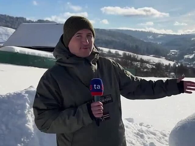 Okres Čadca vyhlásil mimoriadnu situáciu. V niektorých obciach napadlo až meter snehu
