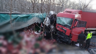 Vážna nehoda dvoch kamiónov ochromila dopravu za Krupinou. Úsek I/66 bude neprejazdný niekoľko hodín