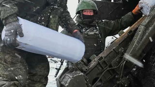 Nálety na oboch stranách. Ukrajinu zasiahli na 13 miestach, ruský Rostov hlási mŕtveho a zranené dieťa