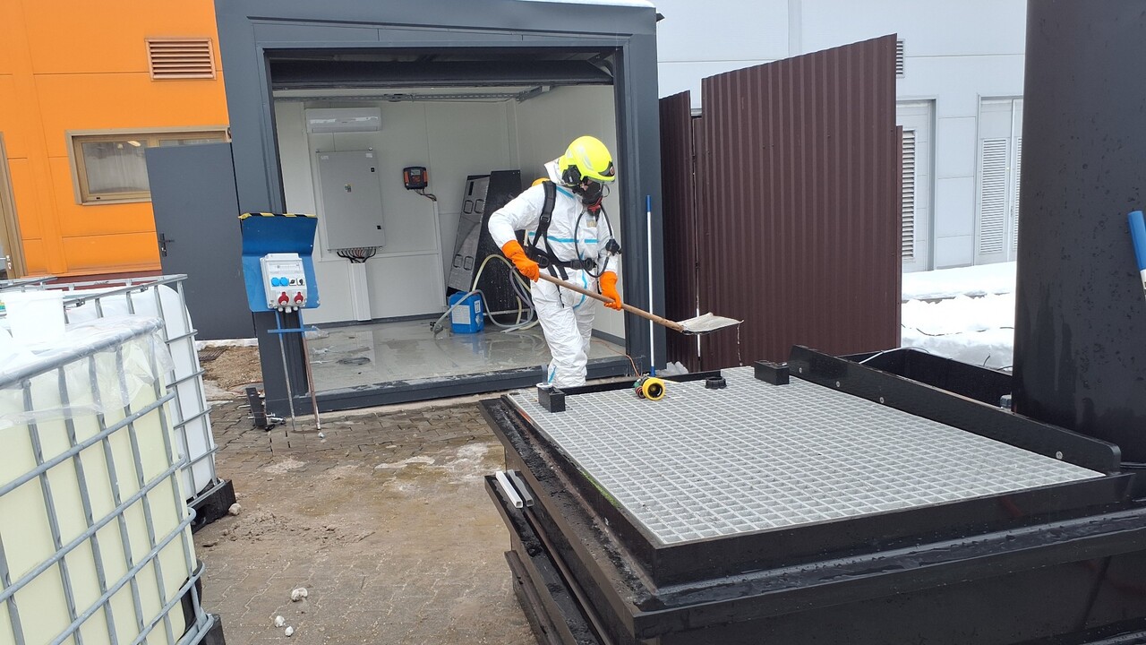 Rajecká Lesná, hasiči, zásah, hydroxid sodný