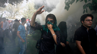 Protivládne protesty v Iráne režim zrejme potlačil, tvrdia experti. Na pokoj v uliciach dohliadajú drony