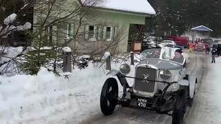V snehu, na ľade a dobrovoľne. Oravská ľadová rely preverila zdatnosť majiteľov veteránov