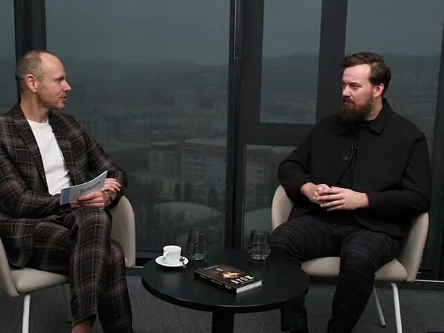 Premenil sa na Štúra až na kosť: schudol 25 kíl a žil v izolácii. Pištoľ doteraz leží v potoku, priznáva Pelš