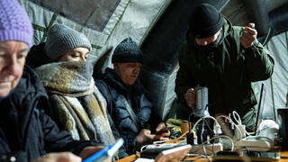 Po ruskom útoku sú tisíce domovov na Ukrajine bez tepla, vody a elektriny. Z Kyjeva odišlo tento mesiac vyše pol milióna ľudí 