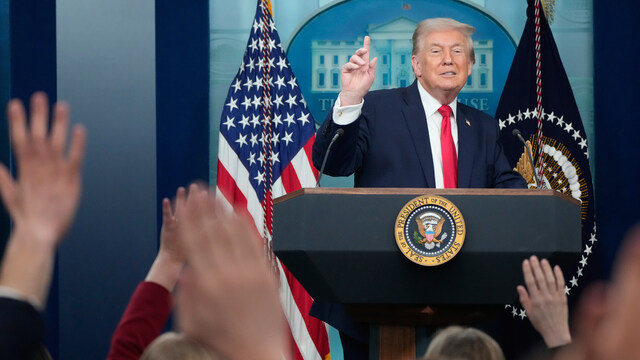 trump tlačovka (2).jpg