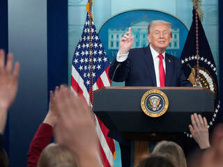 trump tlačovka (2).jpg
