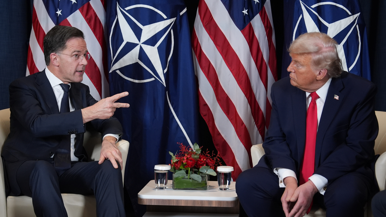 Trump Rute Rutte odmieta špekulácie o odchode USA z NATO. Upozorňuje však na ...