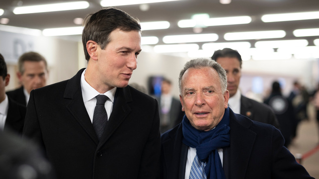 Splnomocnenec amerického prezidenta Steve Witkoff (vľavo) a Jared Kushner