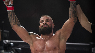 „Kľakli si na mňa, spútali ma, dusil som sa vlastnou krvou.“ Vémola prvýkrát verejne prehovoril o policajnej razii