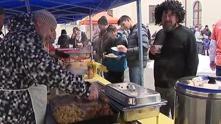 Fašiangy ovládli školu v centre Bratislavy. Nechýbala hudba, masky ani zabíjačkové špeciality