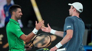 Djokovič v osmičke najlepších na Australian Open bez boja. Český mladík odstúpil pre zranenie