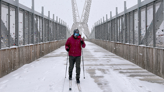 Sneh, poľadovica a arktický mráz v USA. Búrka si vyžiadala obete a núti úrady vyhlásiť stav núdze